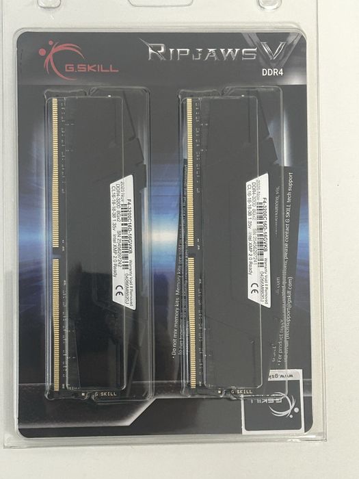 Pamięć RAM DDR4 G.SKILL 16GB (2x8GB) 3200MHz CL16 Ripjaws V Black