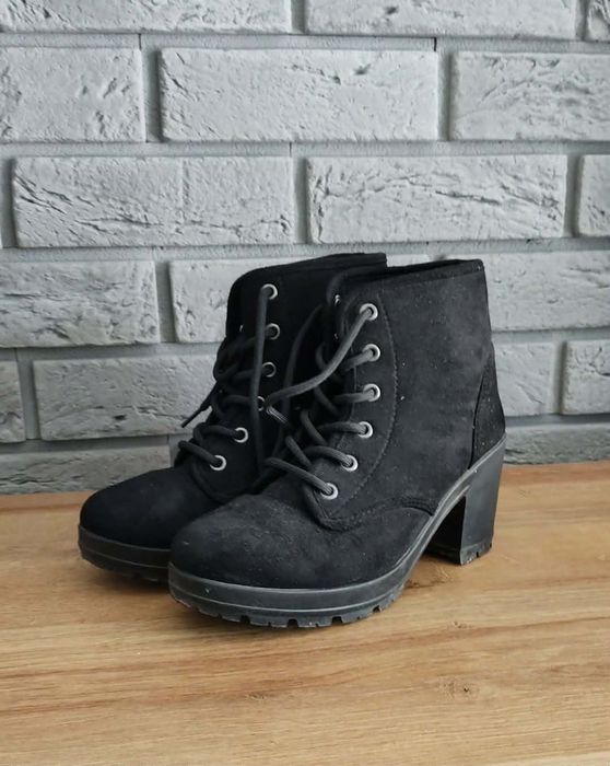 Botki zamszowe rozmiar 38 Sinsay