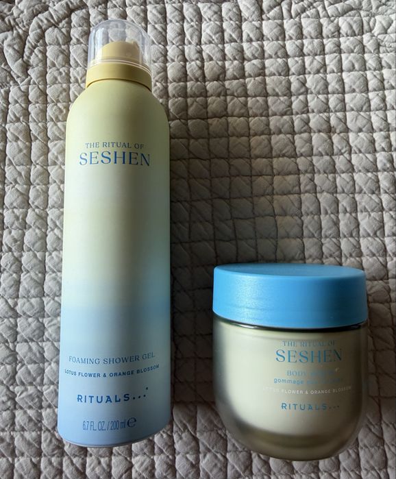 Zestaw Rituals Seshen: pianka do kąpieli i peeling do ciała