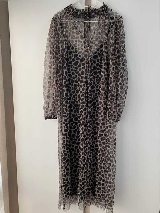 Vestido transparente padrão tigresa com interior preto