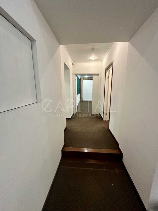 Продаж фасадного приміщення Грушевського Печерськ Центр метро Київ