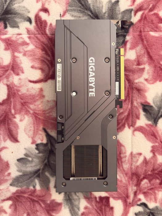 RX 7600 XT 16GB – Excelente estado
