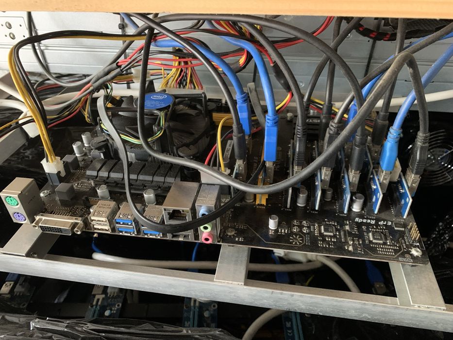 Майнінг ферма на 12 відеокарт по собівартості