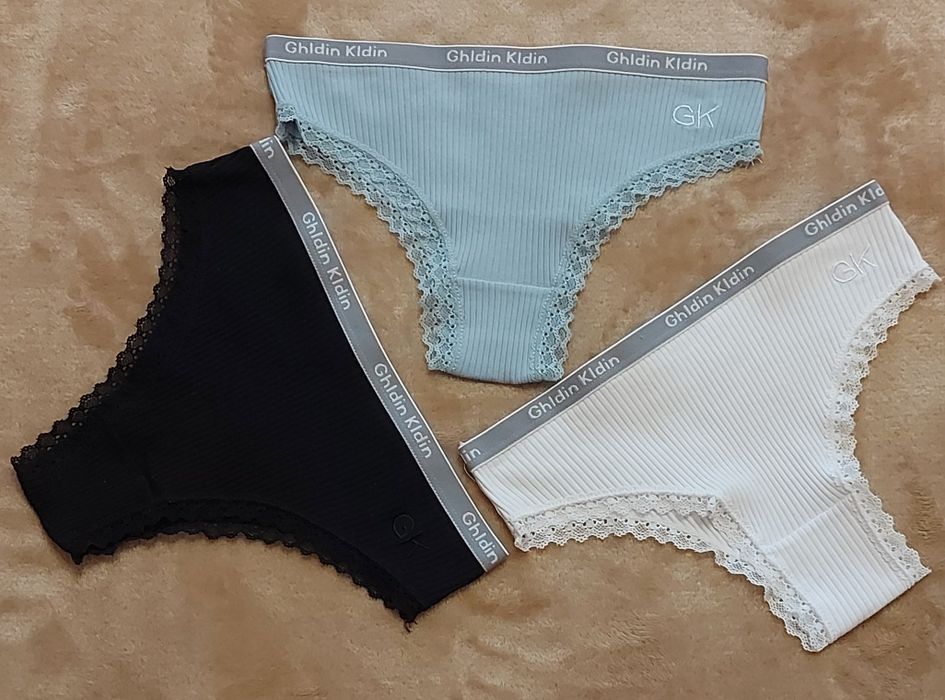 Продам набор трусиков  и топик размер XS,новое,х/б,цена за всё