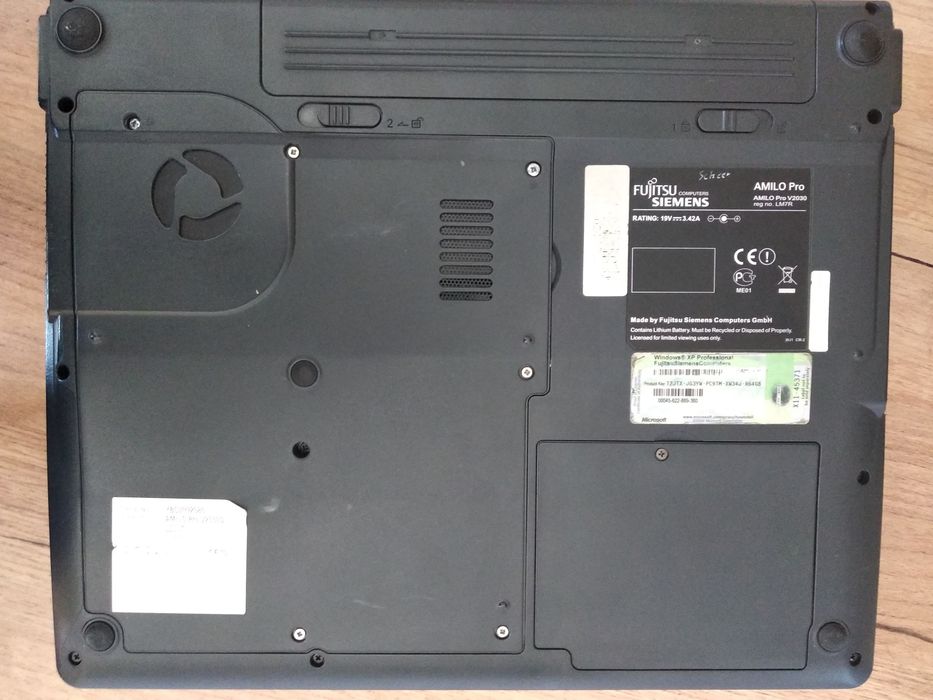 Fujitsu Siemens Amilo Pro v2030