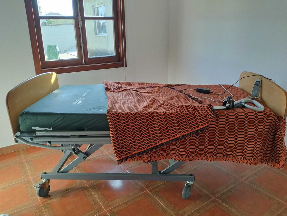 Cama hospitalar elétrica + Colchão anti-escaras