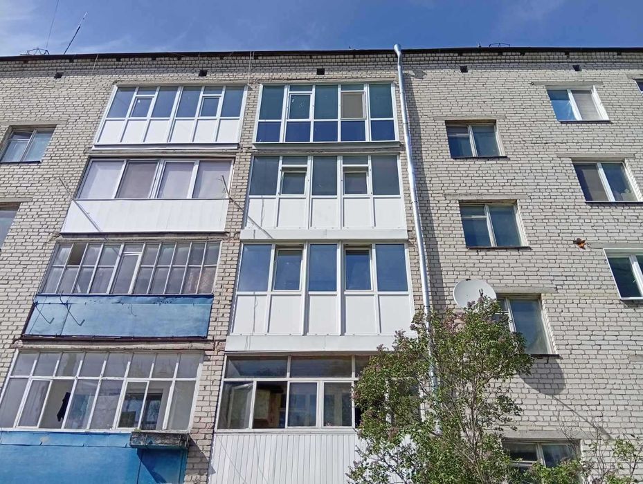 Простора 2-кімнатна квартира в центрі Глухова