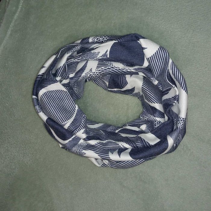 Szal - komin granatowo-biały