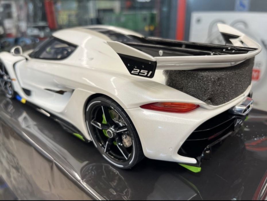 Koenigsegg jesko 1/12 limited edition 999pcs