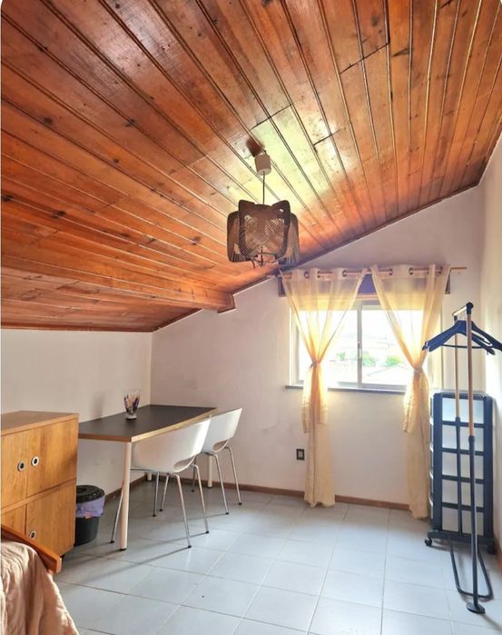 Quarto para arrendar em Cortes, Leiria