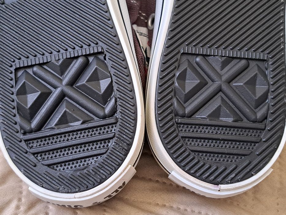 ButTrampki CONVERSE nr 41 , prawie jak nowe .