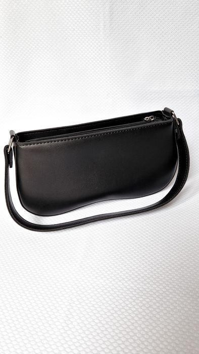 Czarna damska torebka typu baguette