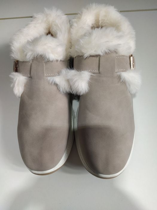 Зимові жіночі черевики нові