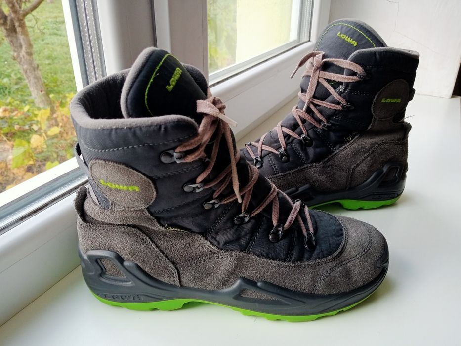 Зимові черевики LOWA Rufus lll GTX.
Мембрана GORE-TEX.
Розмір UK 5 1/2