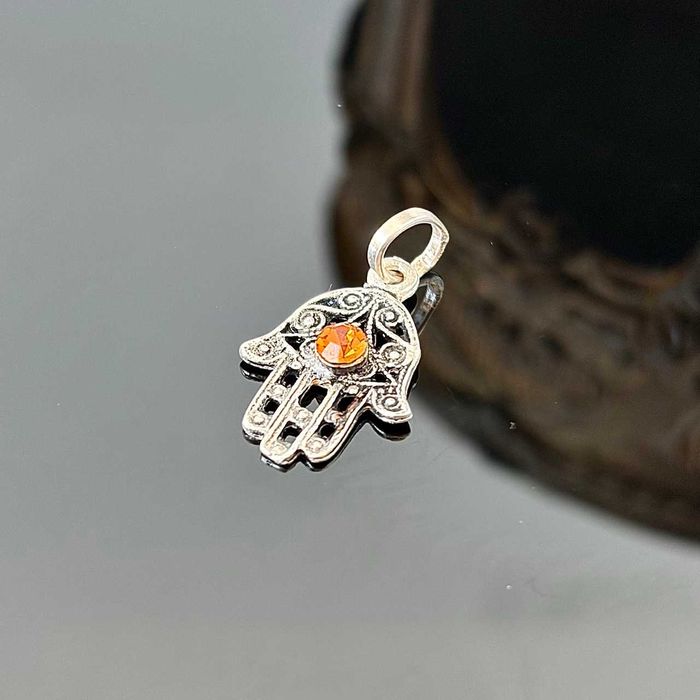 Srebna zawieszka hamsa, projekt został wykonany ze srebra próby 925