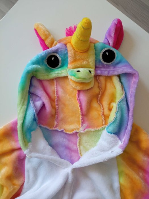 Tęczowa piżama jednoczęściowa jednorożec kombinezon r S