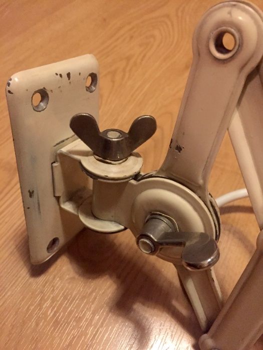 Candeeiro tesoura Kaiser Idell modelo 6718 em branco