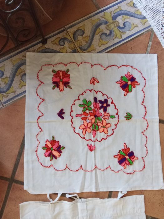 Peças com bordado antigo,rendas,maperons