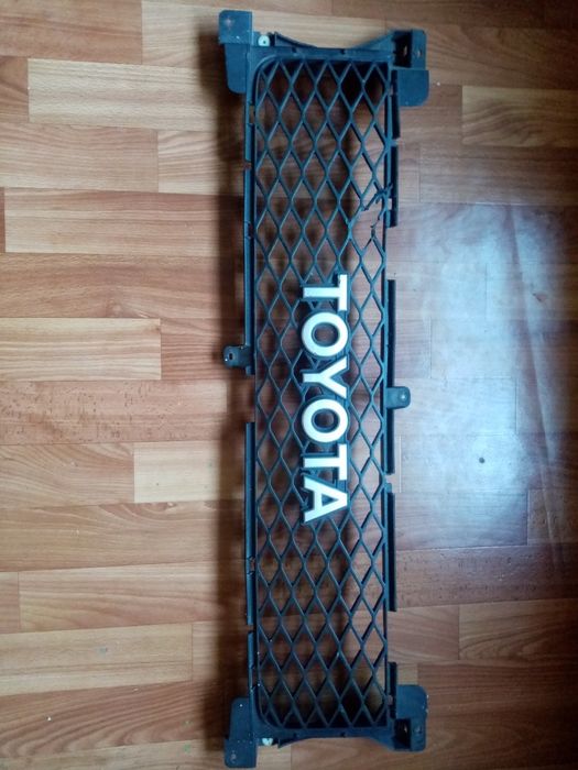 Решетка радиатора Toyota FJ Cruiser07-14