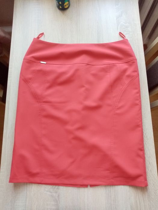 Elegancka Czerwona spódnica 42