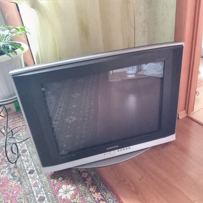 Телевизор SAMSUNG, 77×60 см., глубина 40 см. Самовивоз!