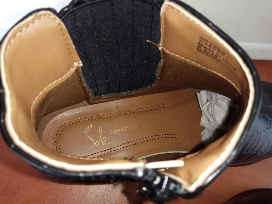 Botins pretos padrão crocodilo