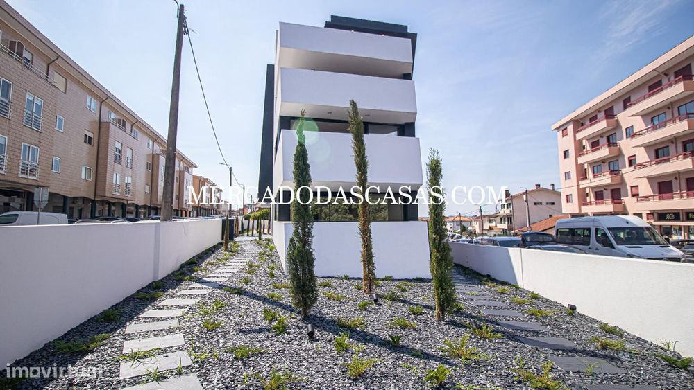 Apartamento T1 em Edifício de Prestigio, r/chão — Gondomar (São Cosme), Valbom E Jovim, Porto