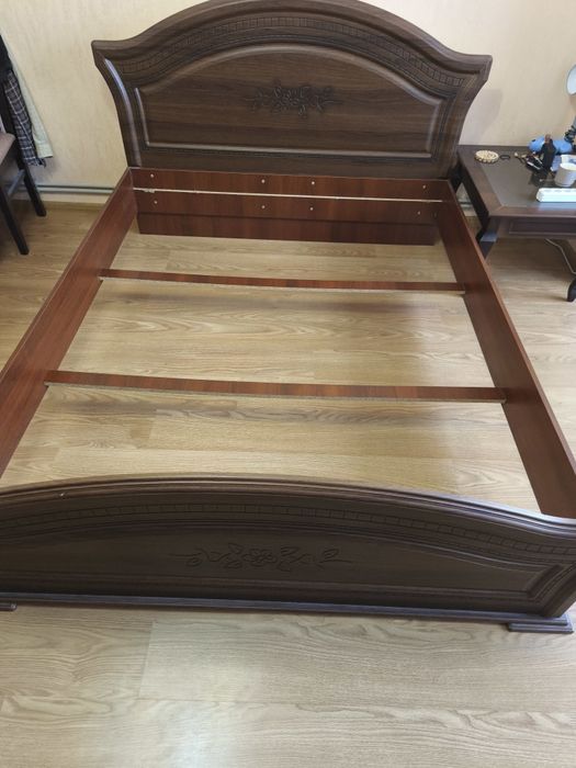 Двоспальне ліжко