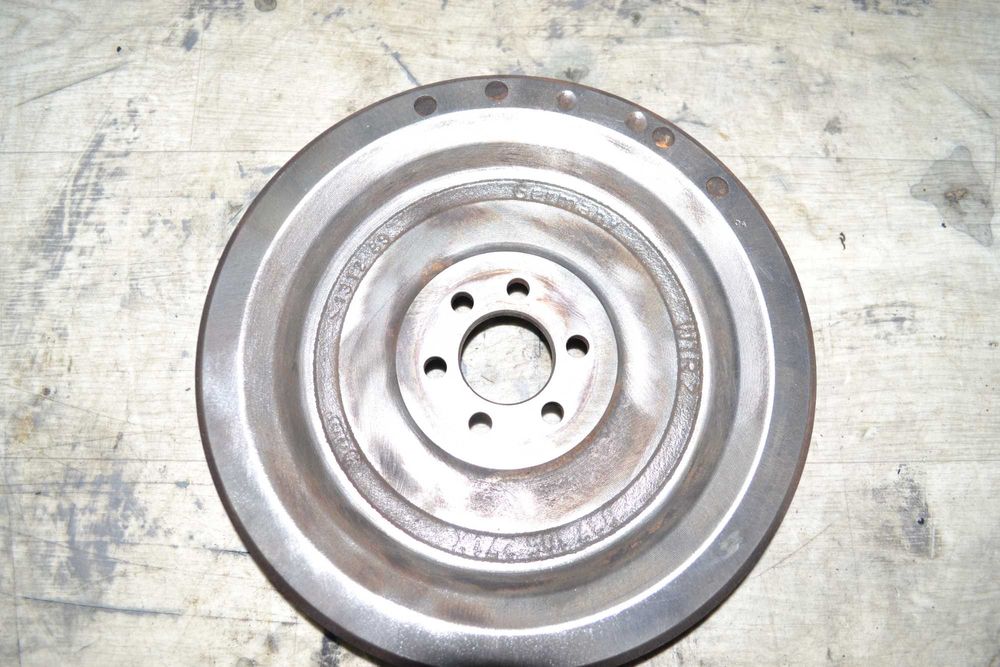 Б/у маховик Volkswagen Transporter T4 Passat B3 Golf 3 III Audi 80 B4 A6 C4 1.9 TD Фольцваген Транспортер Т4 Пасат Б3 037105271K