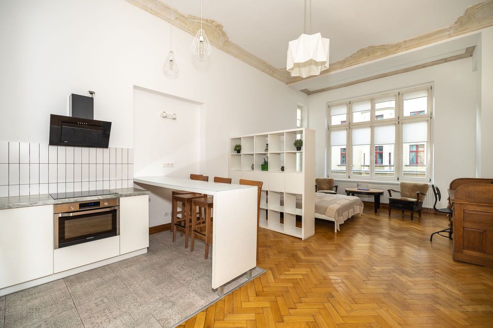 Stylowa kawalerka w kamienicy | Śródmieście