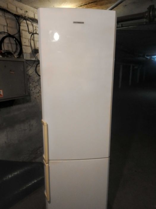 Продам Холодильник SAMSUNG