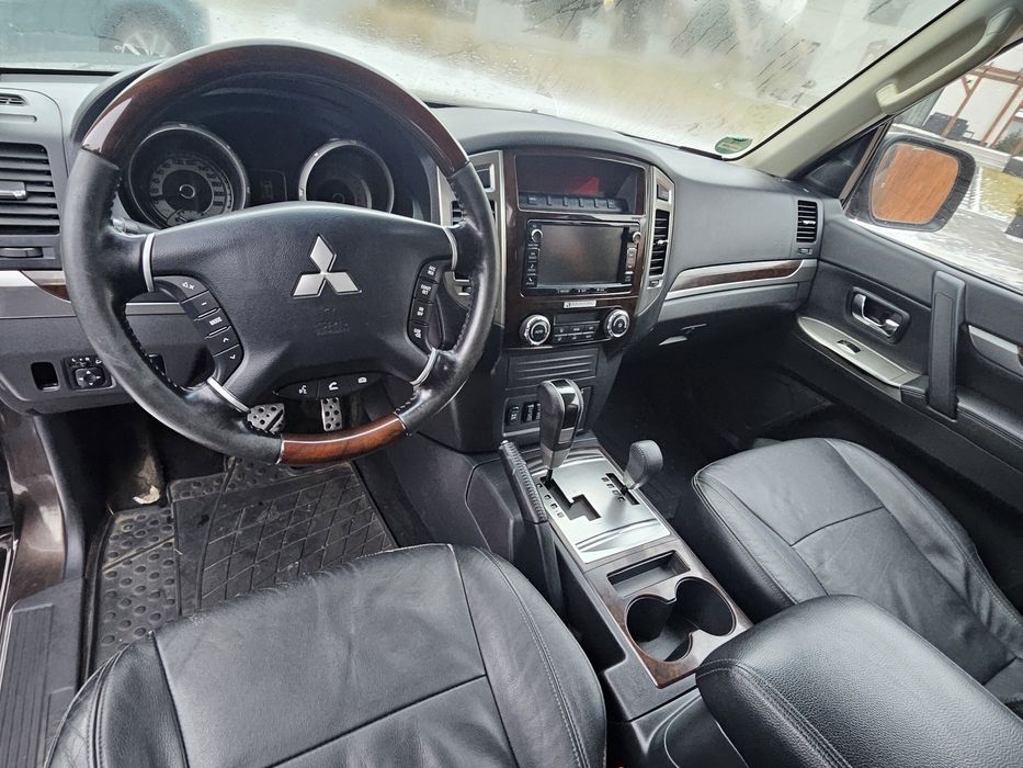 Mitsubischi Pajero  3.2  2018 r. Diesel.  7 miejsc.  Uszkodzony silnik