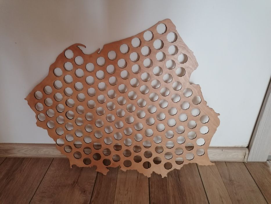 Mapa Polski na kapsle od piwa