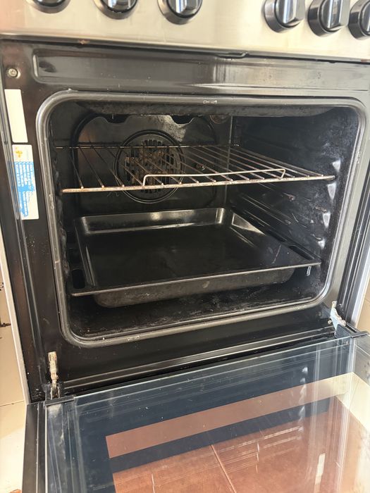Fogão Elétrico Indesit Inox 60 cm – Vitrocerâmica e Forno Multifuncional