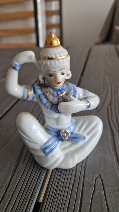Estatueta de porcelana estilo oriental