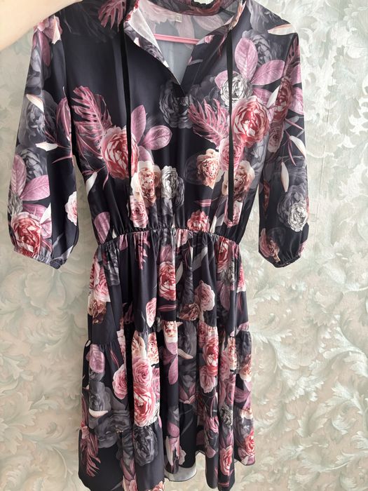 Плаття в трояндах