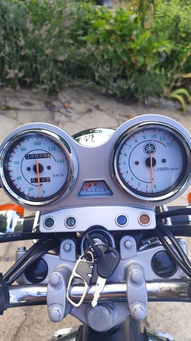 Moto Yamaha YBR 125 custom