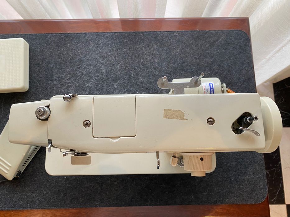 Máquina de costura Oliva portátil