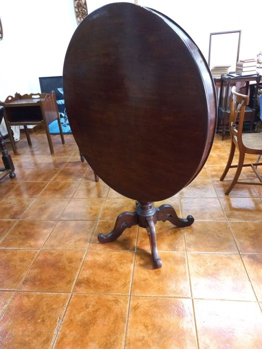 Mesa basculante antiga