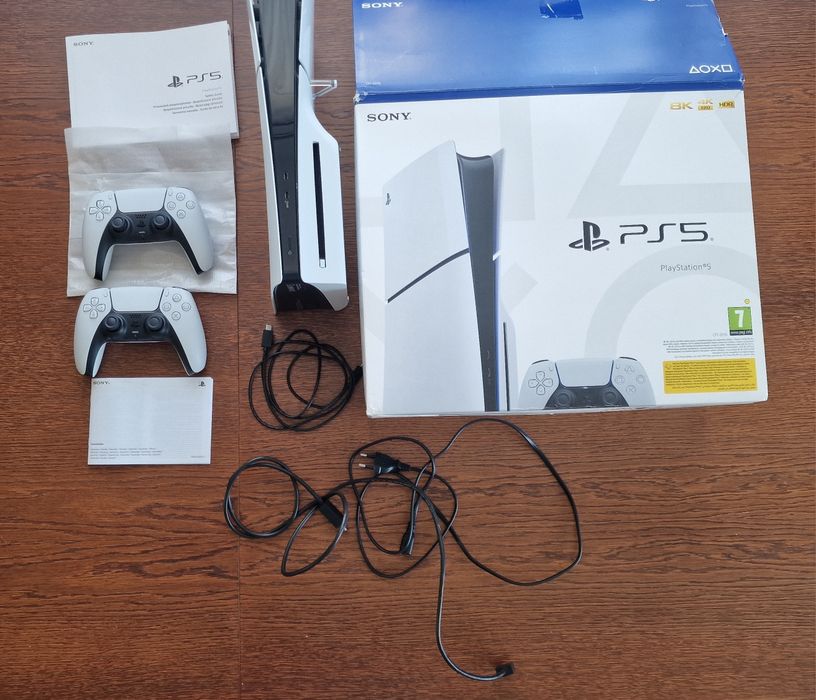 Playstation 5 slim  z napędem +  2 pady, pudełko