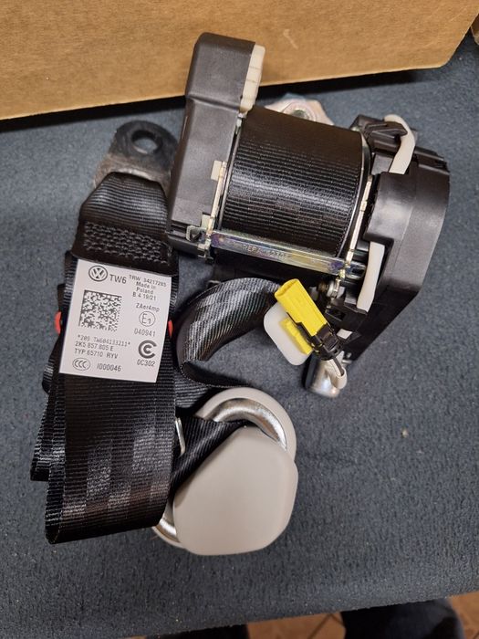 Poduszki Pasy nowe oryginalne caddy IV 4 2015