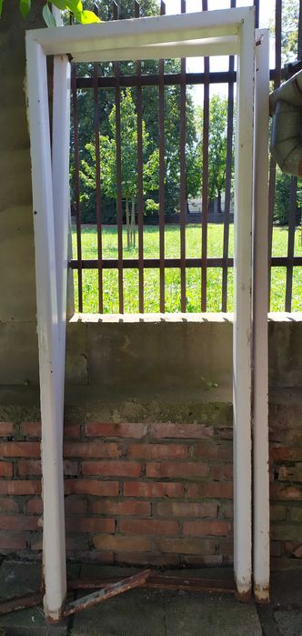 Drzwi drewniane używane lewe i prawe z futrynami