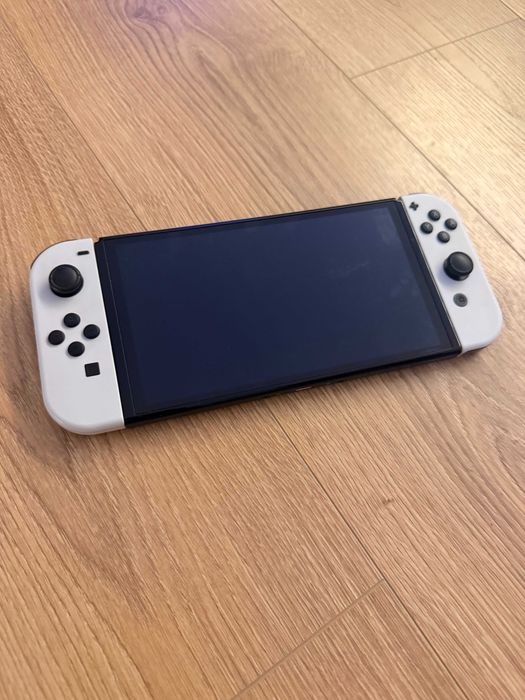 Nintendo Switch OLED Branca, inclui Carregador Original, Dock Original, Correias dos JoyCoon, Suporte dos JoyCoon + Cabo HDMI