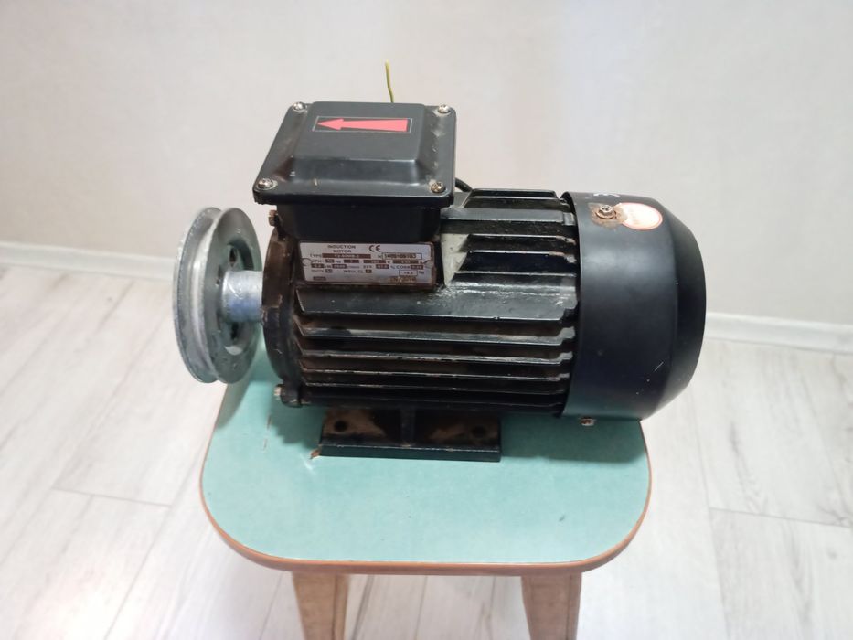 трехфазний асинхронний электродвигун серії  Y2-80MB-2.