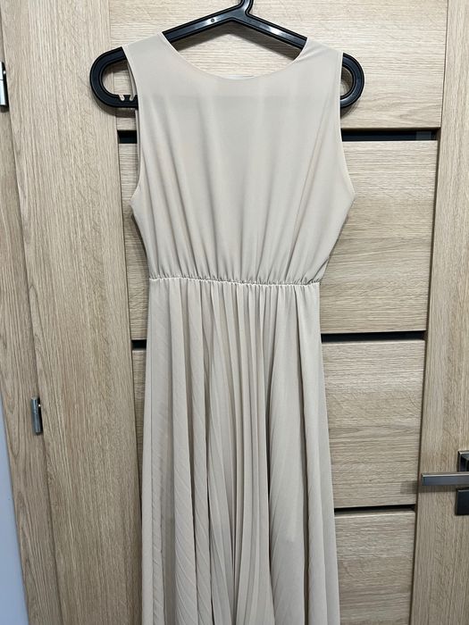 Sukienka plisowana beżowa