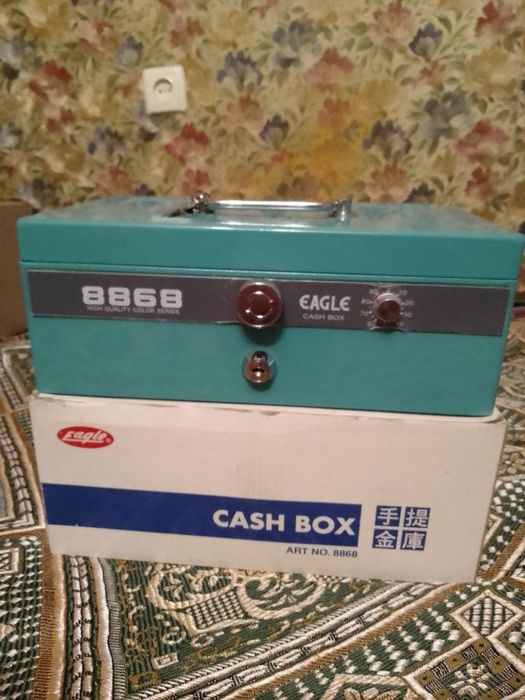 Продам металлический мини сейф