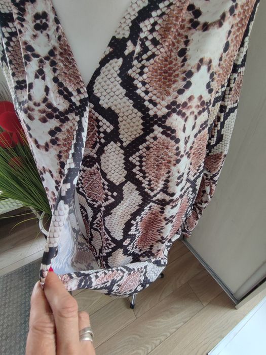 Bluzka damska, wężowy print, dekolt kopertowy, oversize, roz L