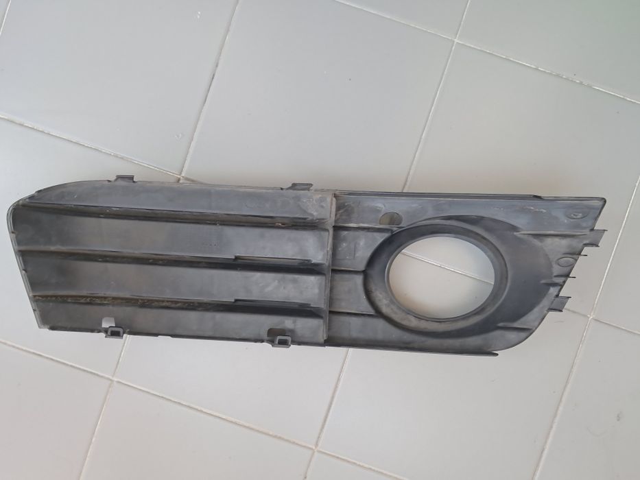 Grelha farol nevoeiro Audi A4 b8