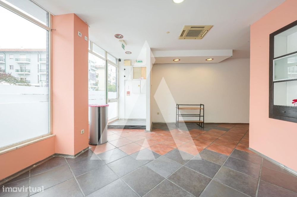 Loja situada numa das principais vias da cidade de Aveiro