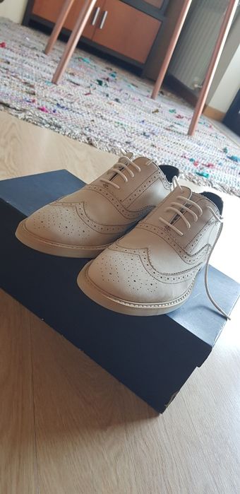 Sapatos de homem brancos Sacoor novos